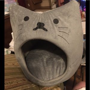 “Cat”Themed Cat bed Brand new in bag Grey with cat face and Tail size Medium